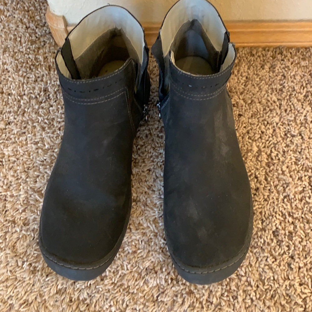 Basically Brand new JBU booties. Worn 1-2 times.